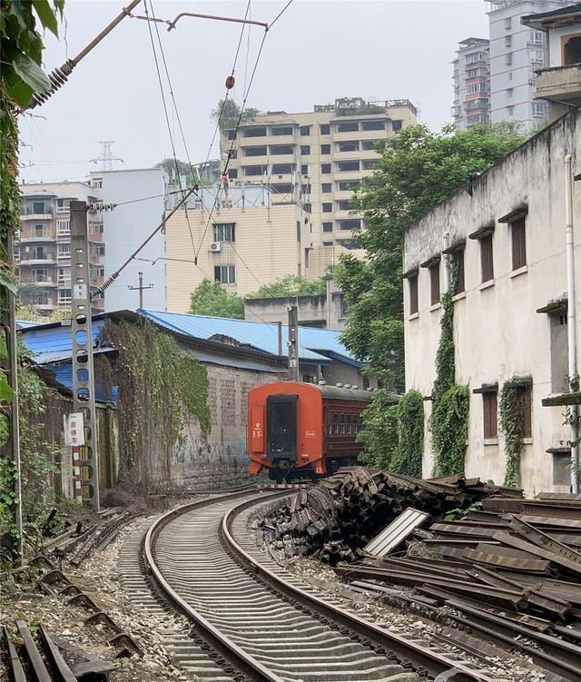 重庆市内旅游攻略：在菜园坝坐火车，10分钟后到站，5元玩一天